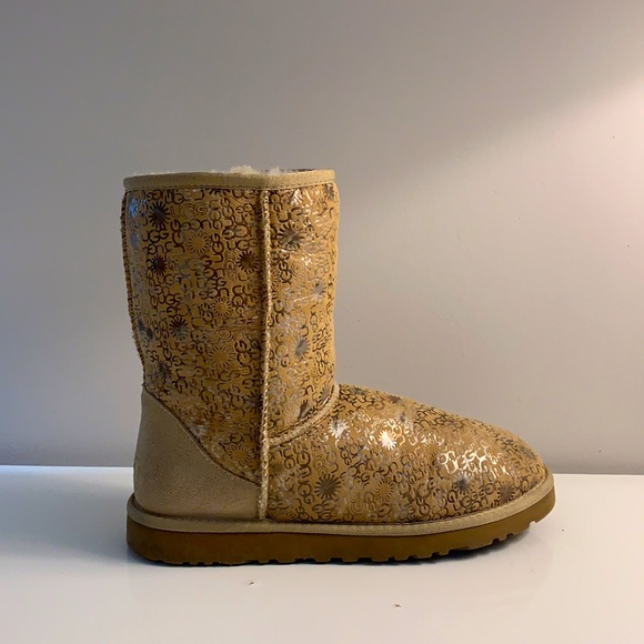 UGG Size 9 (US) Metallic Finish Logo Boots - Picture 5 of 11